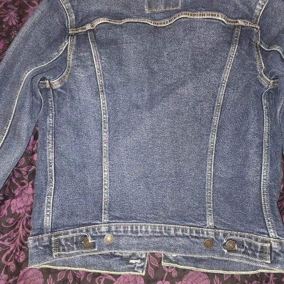 Levi's Women's Jean Jacket Dark Wash Denim Button Up Small - Picture 5 of 5